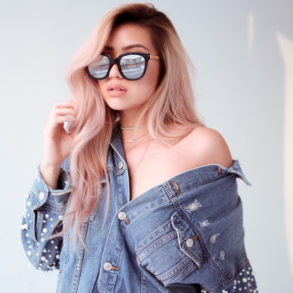 Large Retro Modern Mirrored Silver Sunglasses - Picture 2 of 4